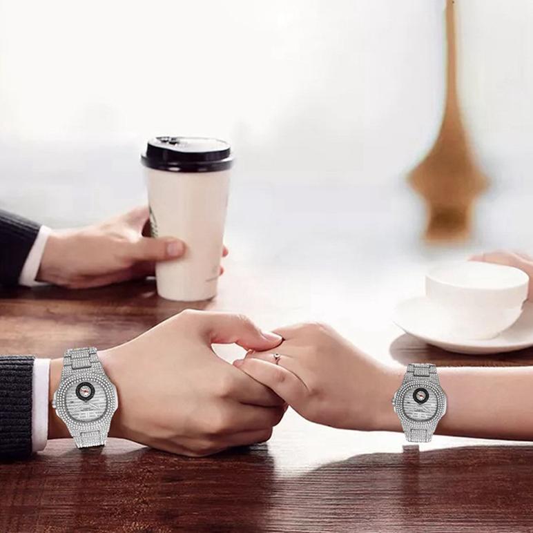 Watch Fashion And Fully-jeweled Calendar Quartz